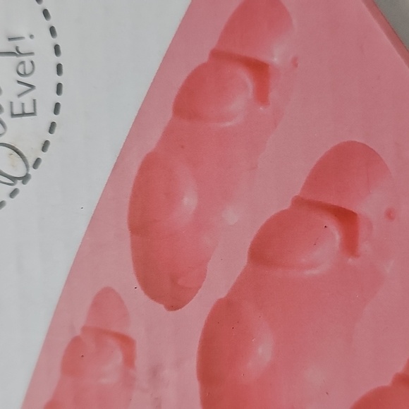 Pink Pigs in a Blanket Silicon Maker/Baker - Picture 3 of 7